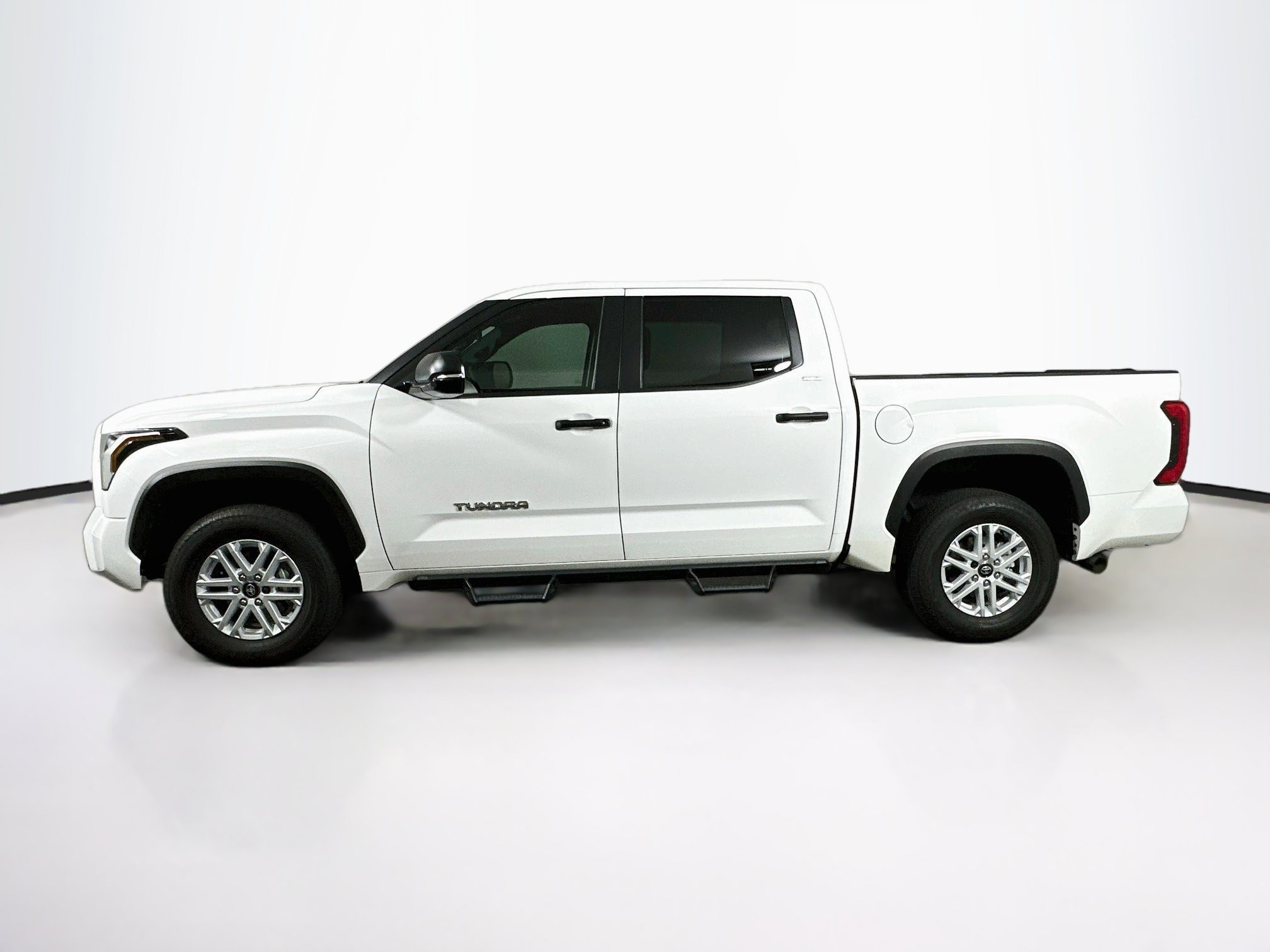 Used 2025 Toyota Tundra SR5 w/ SR5 Convenience Package AWD/4WD image 4