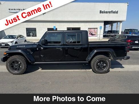Used 2024 Jeep Gladiator Sport AWD/4WD image 2
