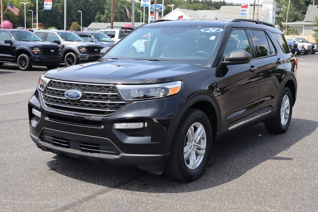 Used 2024 Ford Explorer XLT w/ Equipment Group 202A AWD/4WD image 13