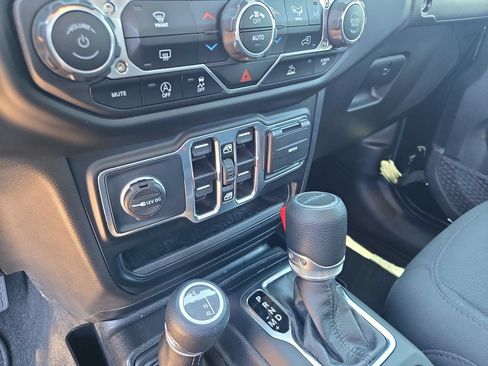 Used 2021 Jeep Gladiator Sport AWD/4WD image 10