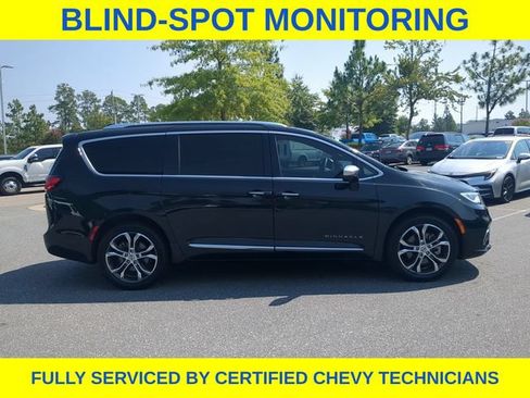 Used 2022 Chrysler Pacifica Pinnacle AWD/4WD image 4