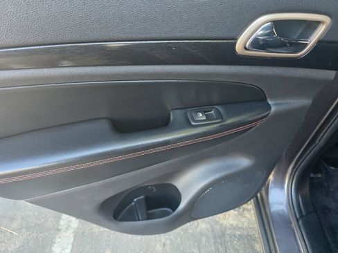 Used 2017 Jeep Grand Cherokee Laredo AWD/4WD image 33