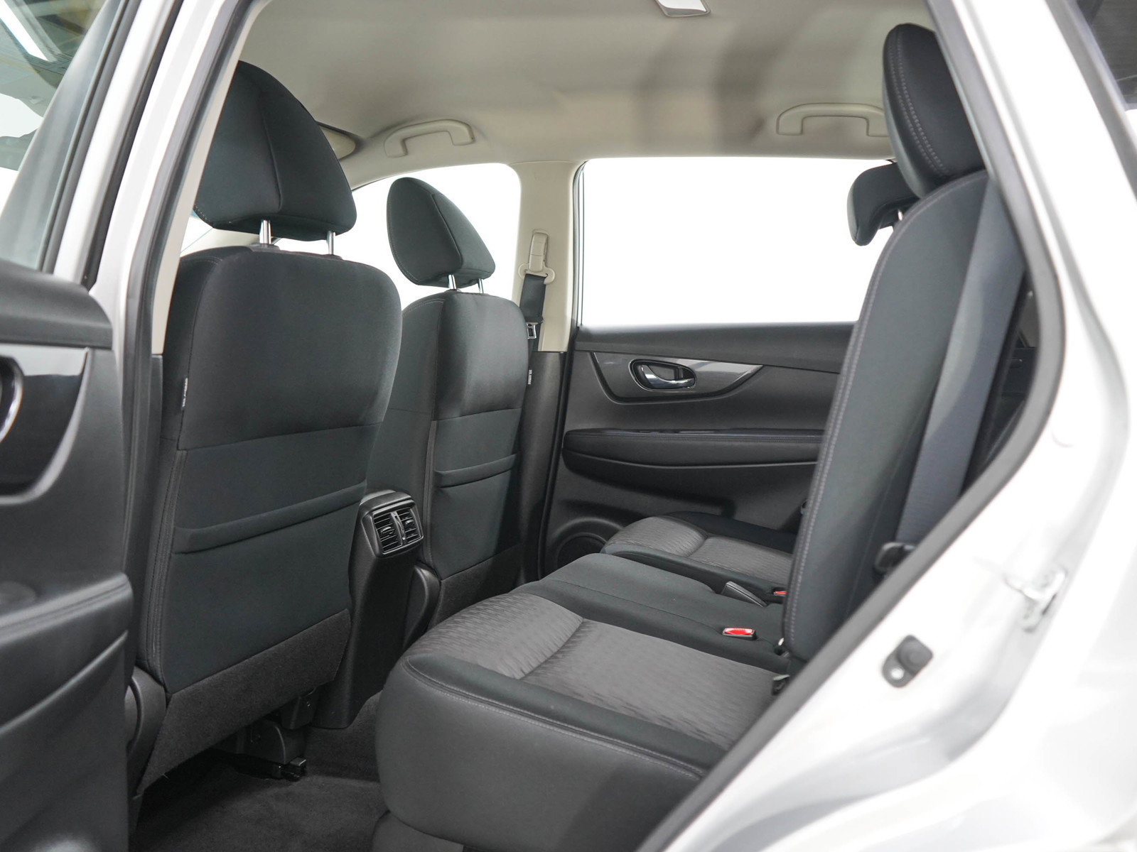Used 2017 Nissan Rogue S AWD/4WD image 17