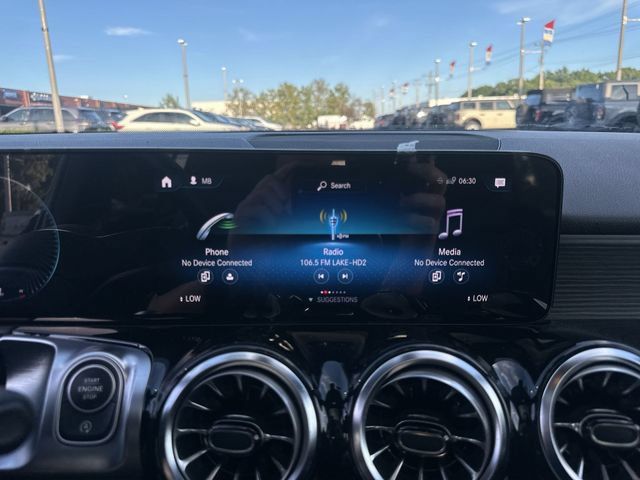 Used 2023 Mercedes-Benz GLB 250 4MATIC w/ Premium Package image 14