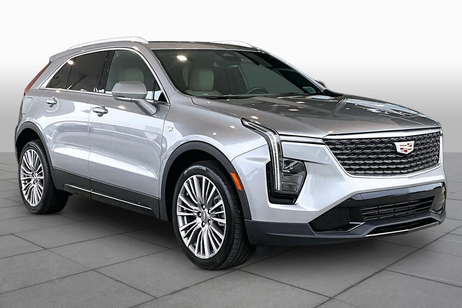 Used 2024 Cadillac XT4 Premium Luxury FWD image 2
