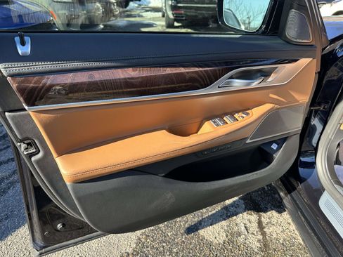 Used 2020 BMW 750i xDrive w/ M Sport Package image 12