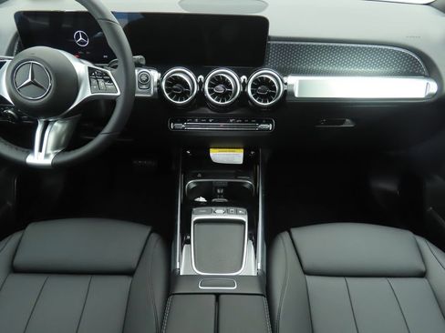 Used 2026 Mercedes-Benz GLB 250 image 13