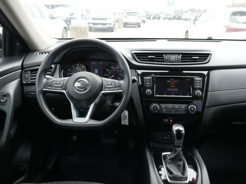 Used 2020 Nissan Rogue S image 19