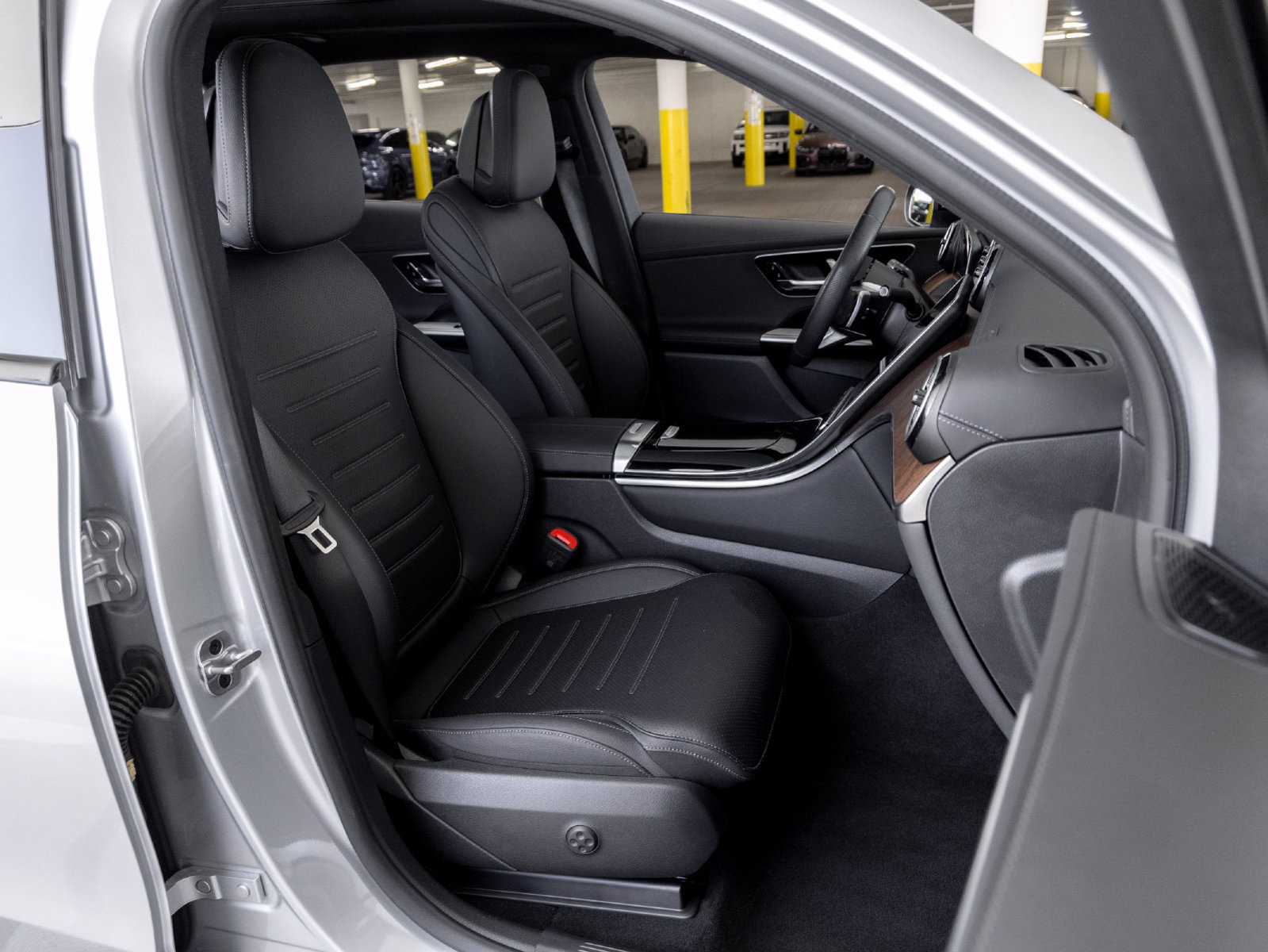 Certified 2026 Mercedes-Benz GLC 300 4MATIC image 28