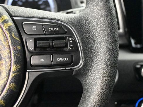Used 2017 Kia Niro LX image 30