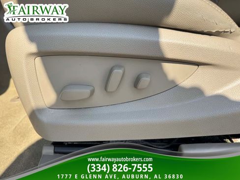 Used 2018 Chevrolet Suburban LT RWD image 17