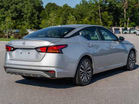 Used 2025 Nissan Altima 2.5 SV FWD image 7