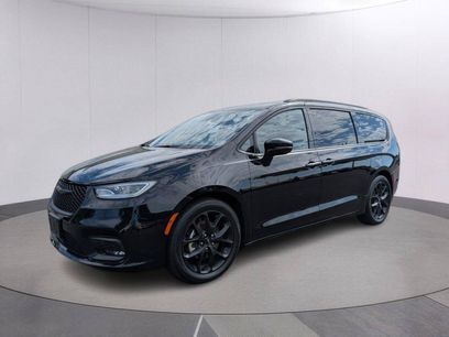 Used 2025 Chrysler Pacifica Limited