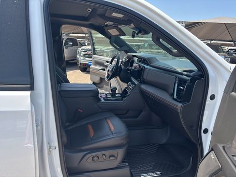 Used 2023 GMC Sierra 1500 AT4 w/ AT4 Premium Package AWD/4WD image 17