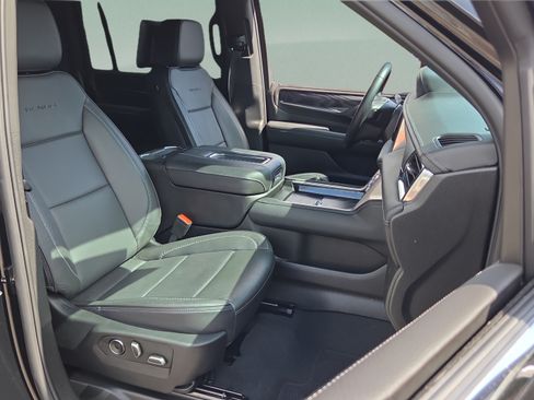 Certified 2024 GMC Yukon XL Denali w/ Advanced Technology Package AWD/4WD image 16
