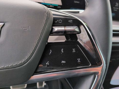 Used 2026 Cadillac Vistiq Luxury AWD/4WD image 16