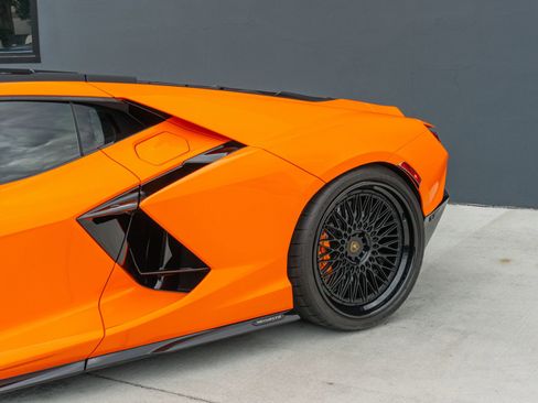 Used 2025 Lamborghini Revuelto Coupe 2D image 28