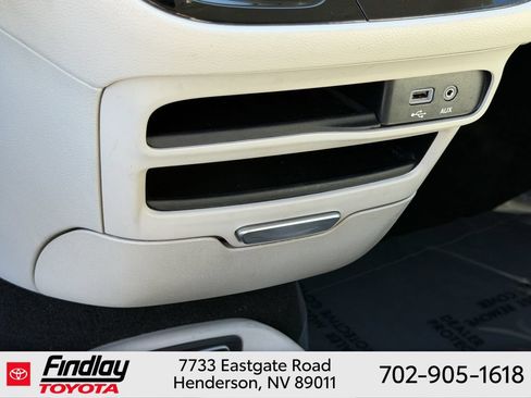 Used 2018 Chrysler Pacifica Touring-L FWD image 27