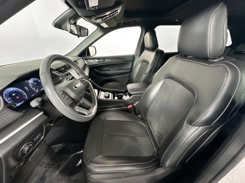 Used 2023 Jeep Grand Cherokee Altitude AWD/4WD image 20