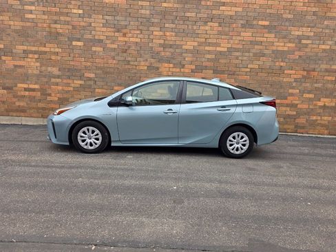 Used 2020 Toyota Prius LE image 6