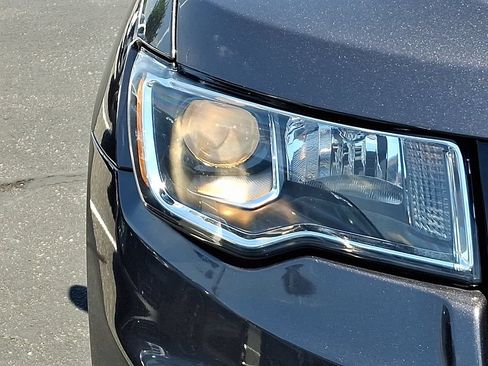 Used 2020 Jeep Grand Cherokee Limited AWD/4WD image 9