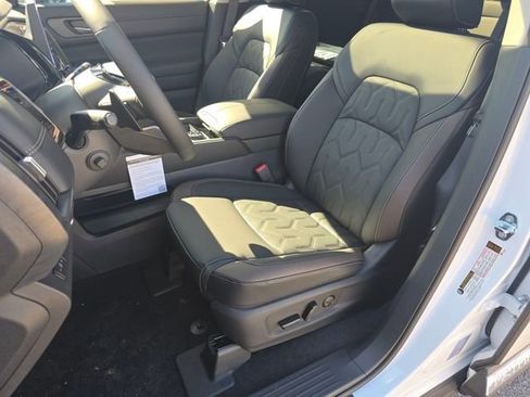 New 2026 Nissan Pathfinder Platinum image 23