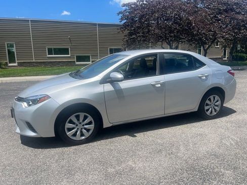 Used 2015 Toyota Corolla LE FWD image 3