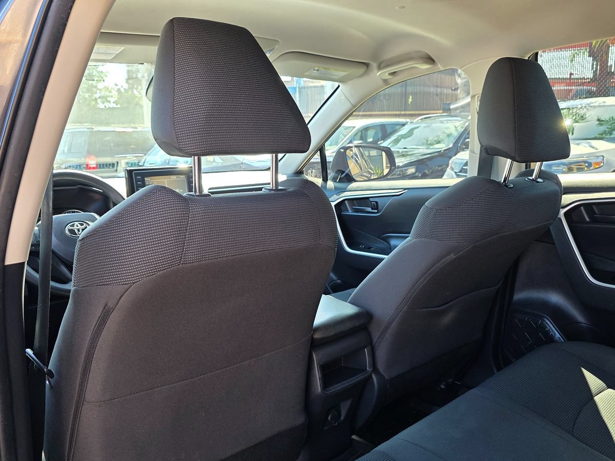 Used 2019 Toyota RAV4 LE w/ Carpet Mat Package FWD image 28