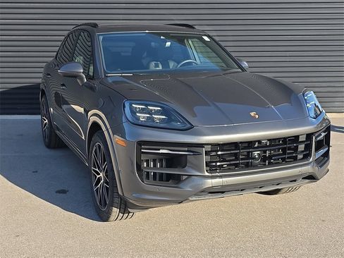 Used 2025 Porsche Cayenne image 9