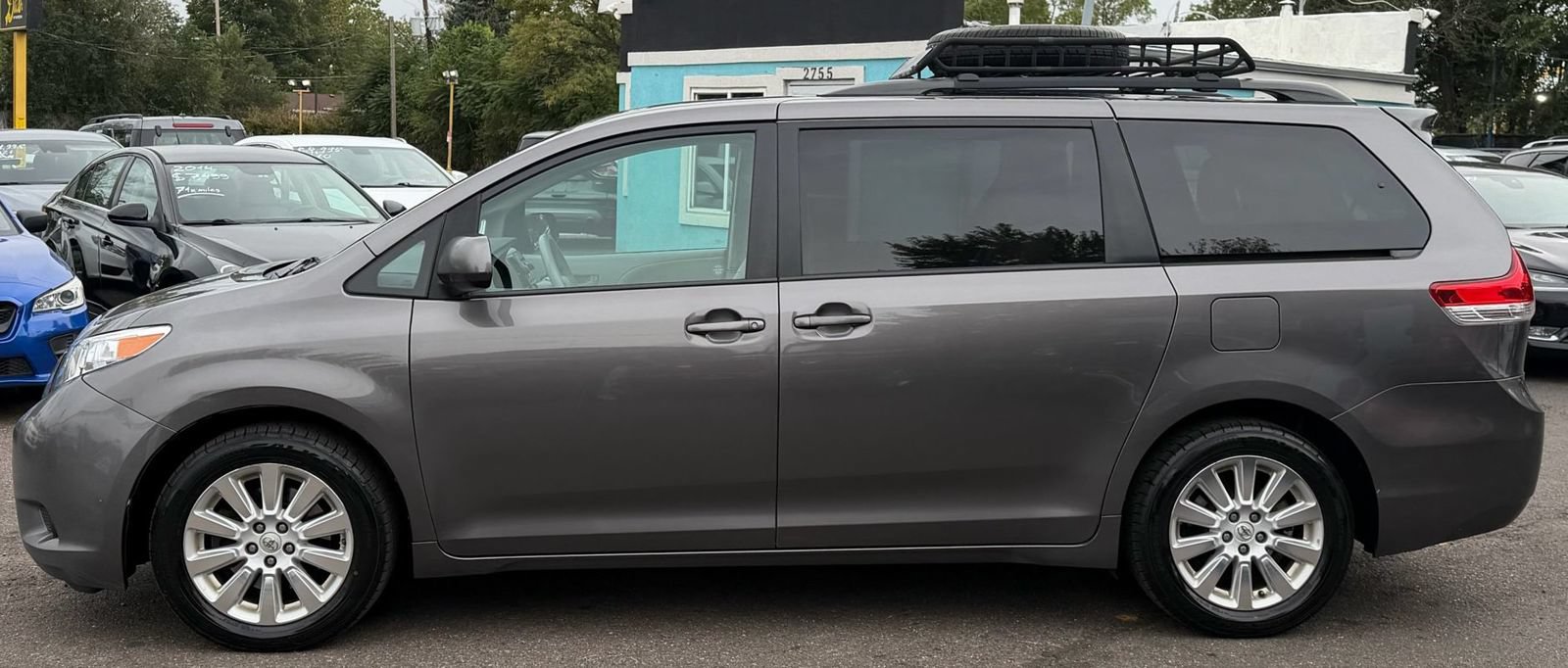 Used 2013 Toyota Sienna LE w/ Towing Pkg AWD/4WD image 6