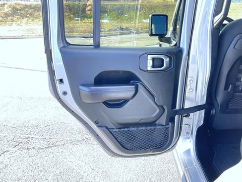 Used 2021 Jeep Gladiator Mojave w/ LED Lighting Group AWD/4WD image 20