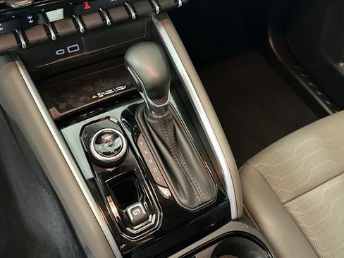 Used 2025 Chevrolet Colorado ZR2 w/ Technology Package image 20