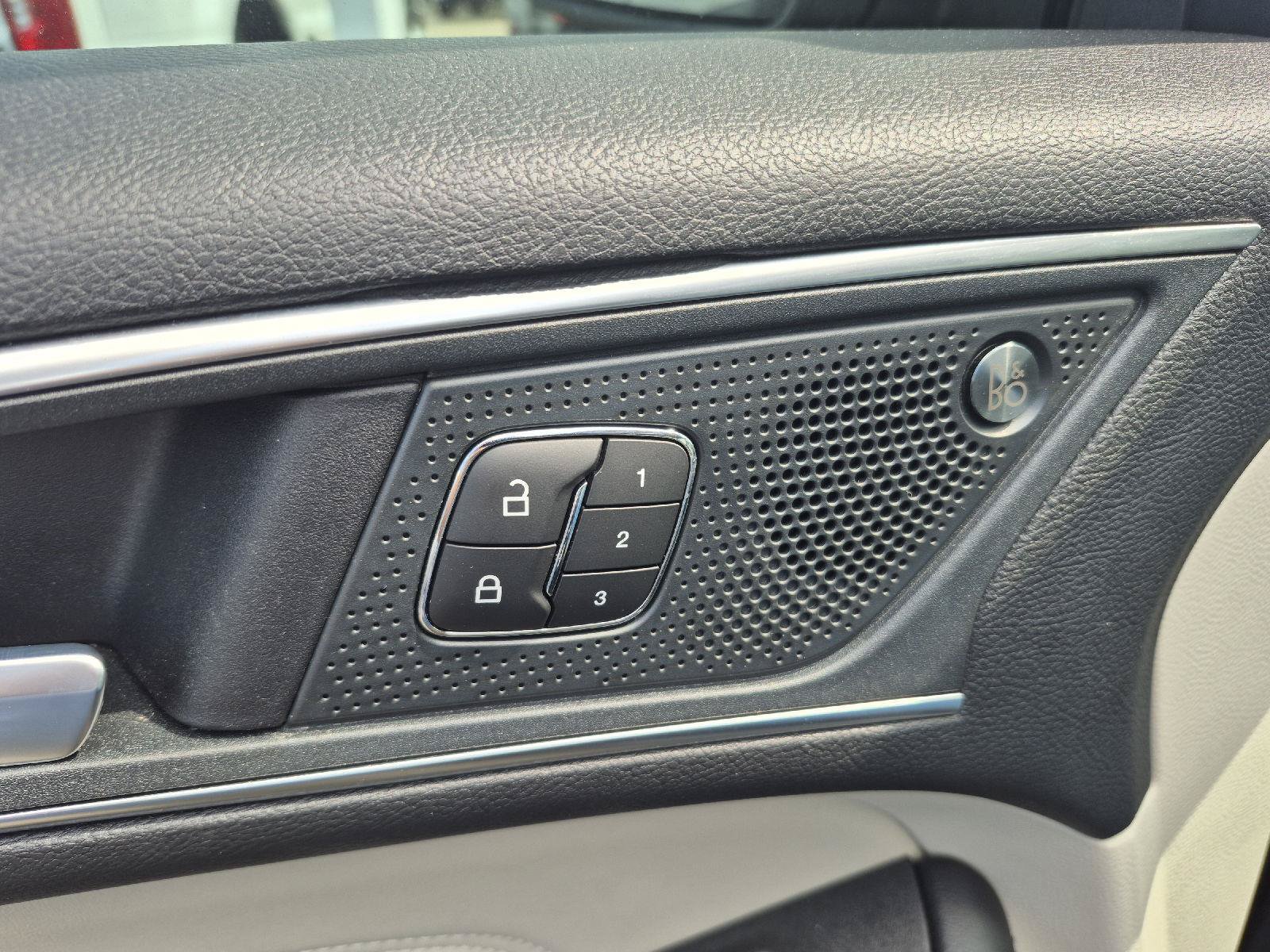 Used 2024 Ford Edge Titanium AWD/4WD image 3