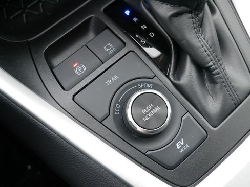 Used 2025 Toyota RAV4 LE image 23