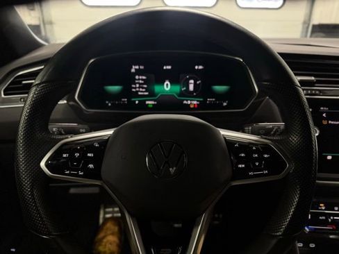Used 2022 Volkswagen Tiguan SE R-Line image 25