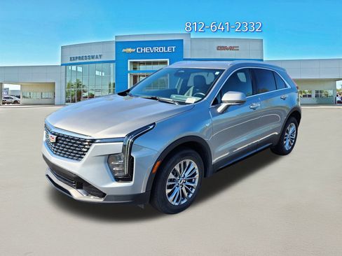 Used 2025 Cadillac XT4 Premium Luxury image 3