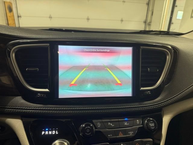 Used 2021 Chrysler Pacifica Limited AWD/4WD image 13