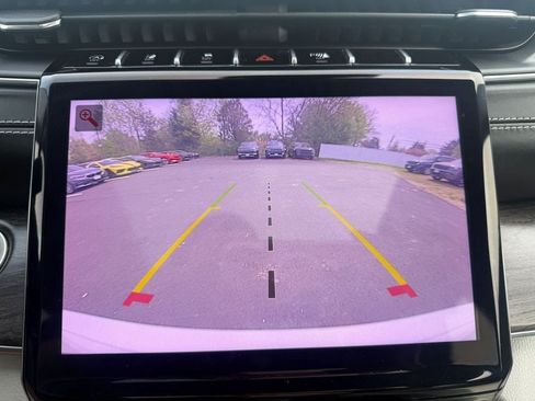 Used 2022 Jeep Grand Cherokee Overland w/ Luxury Tech Group IV AWD/4WD image 22