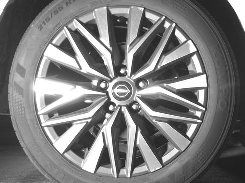 Used 2025 Nissan Altima 2.5 SV FWD image 12