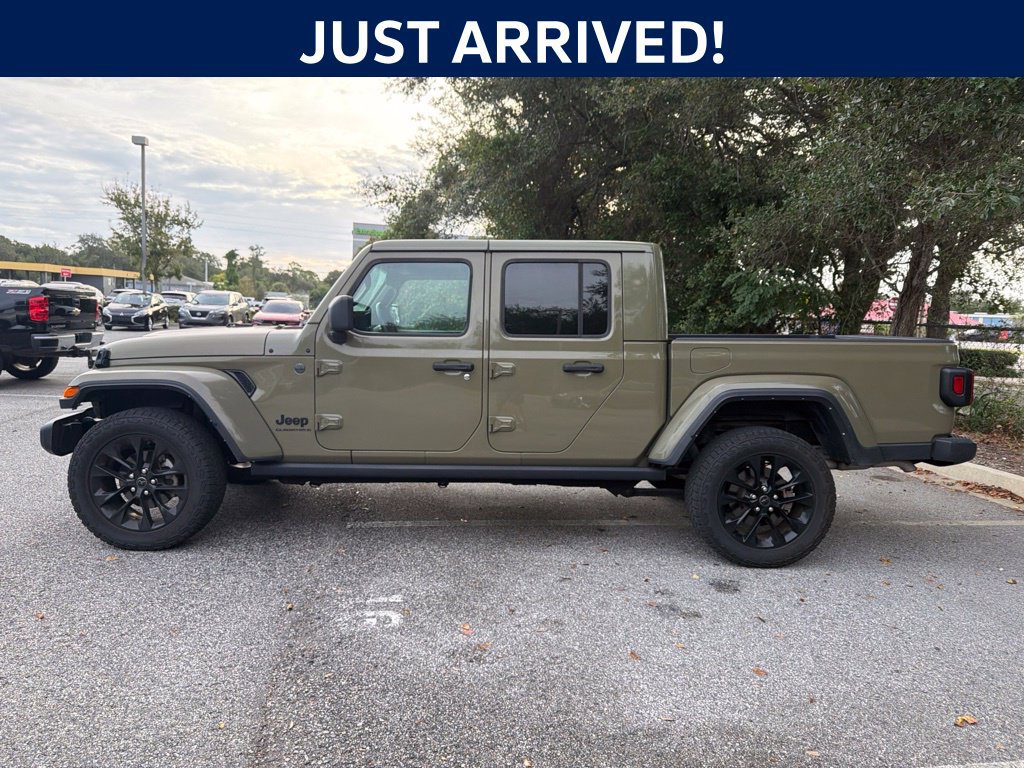 Used 2025 Jeep Gladiator Sport AWD/4WD image 3