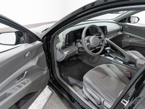 Used 2023 Hyundai Elantra SEL FWD image 12
