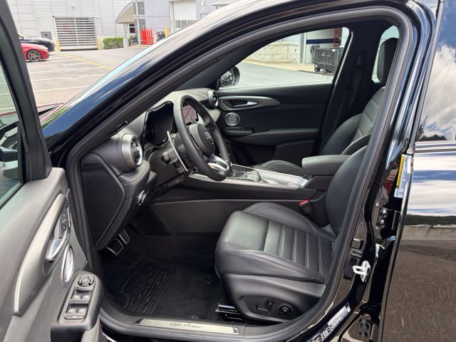 Used 2025 Alfa Romeo Tonale w/ Premium Package AWD/4WD image 19