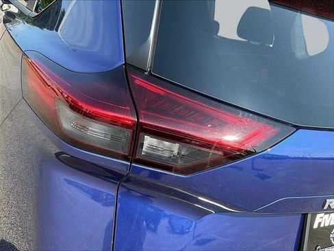Used 2023 Nissan Rogue SV w/ SV Premium B Package FWD image 24