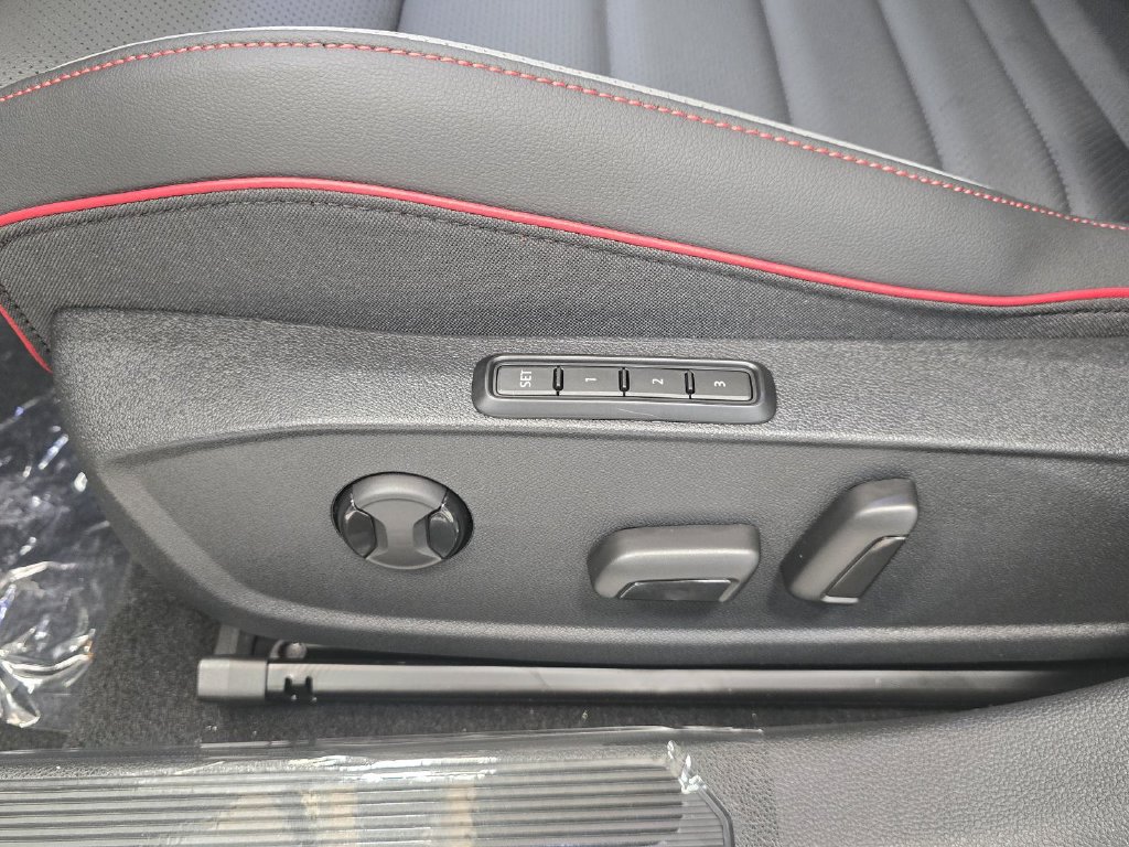 New 2026 Volkswagen GTI SE FWD image 20