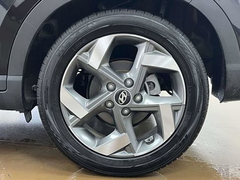 Used 2025 Hyundai Venue SEL FWD image 12