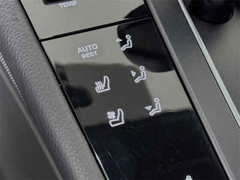 Used 2023 Porsche Macan S image 21