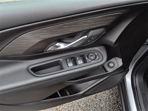 Used 2024 GMC Terrain SLE w/ Driver Convenience Package image 22