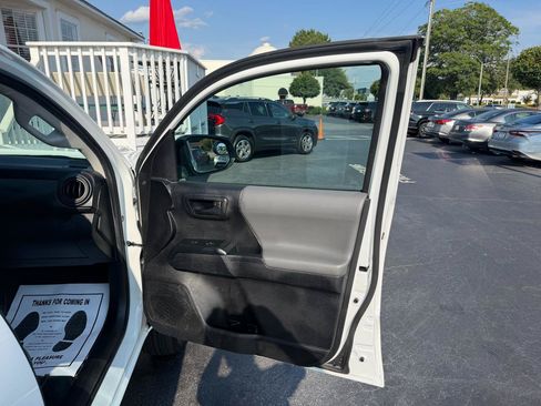 Used 2022 Toyota Tacoma SR RWD image 22
