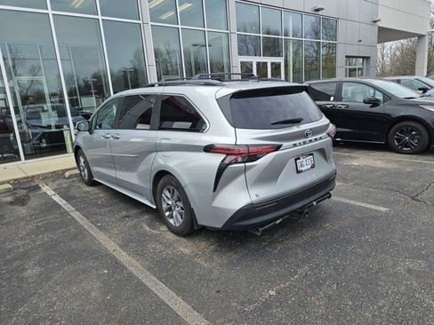 Used 2021 Toyota Sienna XLE w/ XLE Plus Package image 5