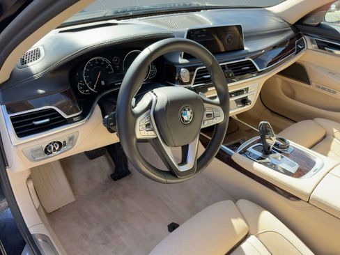 Used 2016 BMW 750i image 4